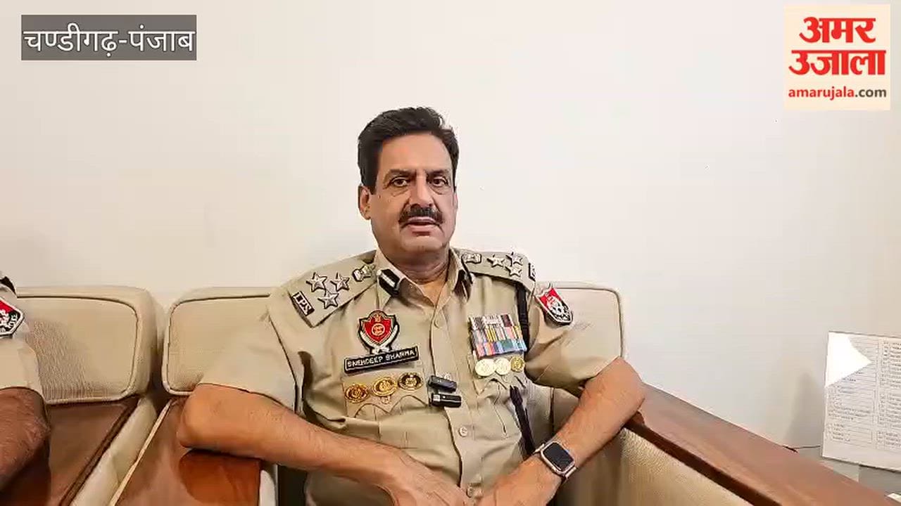 Special Director General of Police Arpit Shukla listened to the grievances of students from Shaheed Bhagat Singh University, Ferozepur.