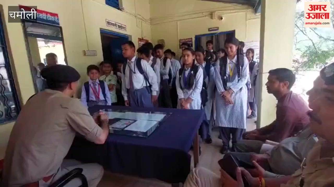 Karnaprayag Children learned about police operations