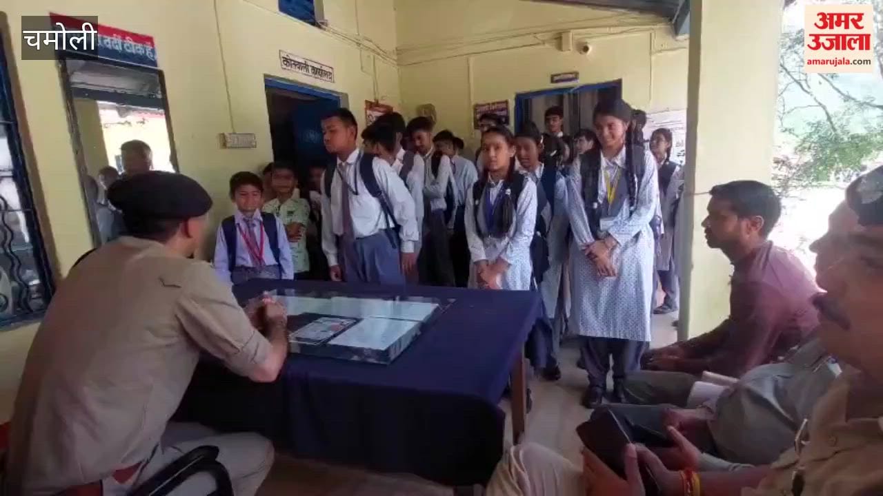 Karnaprayag Children learned about police operations