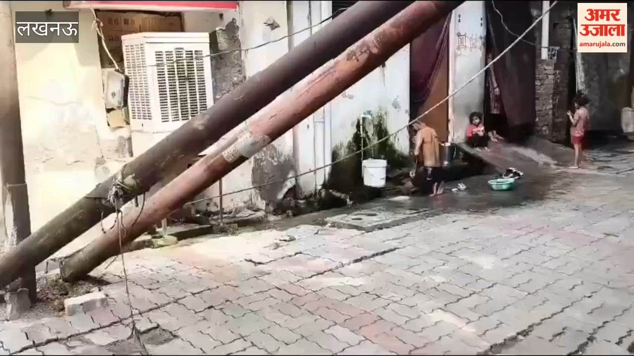 लखनऊ में तीन दिन बाद भी नहीं हटा आंधी में गिरा बिजली का खंभा, करंट आने से लोग चिंतित