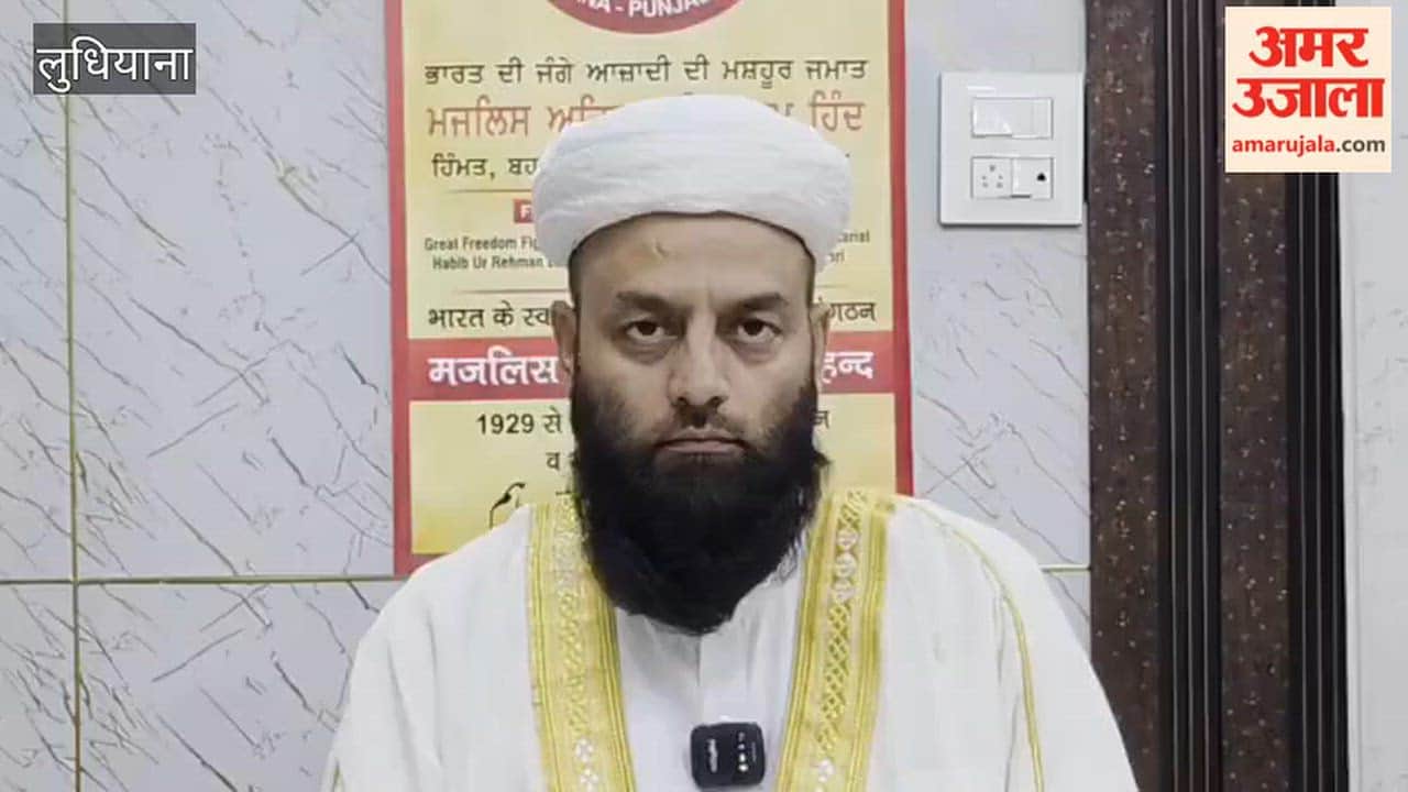 Shahi Imam lashes out at Dhirendra Shastri's statement, demands he withdraw his words.