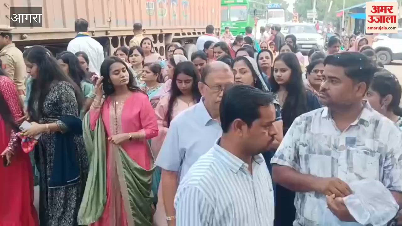 VIDEO: Shri Ji Rath Yatra Held in Bah on Kshamavani Parv, Jain Devotees Dance to Devotional Songs
