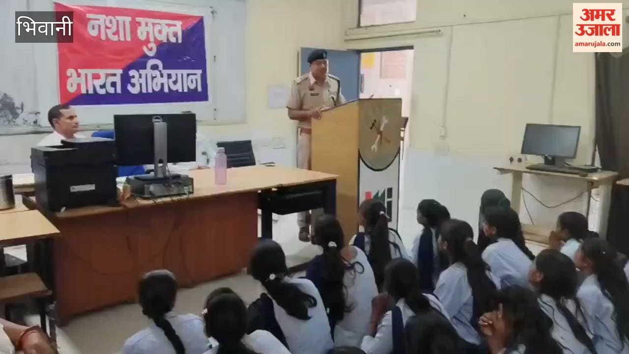Awareness program held at ITI Loharu under the 'Seva Sankalp Abhiyan'; Inspector Satyanarayan delivers a message.