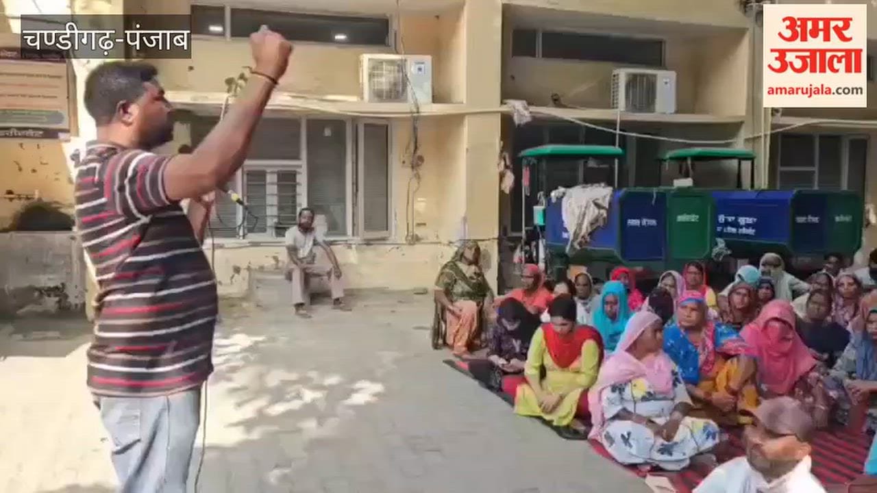 Sanitation workers' strike begins in Faridkot.