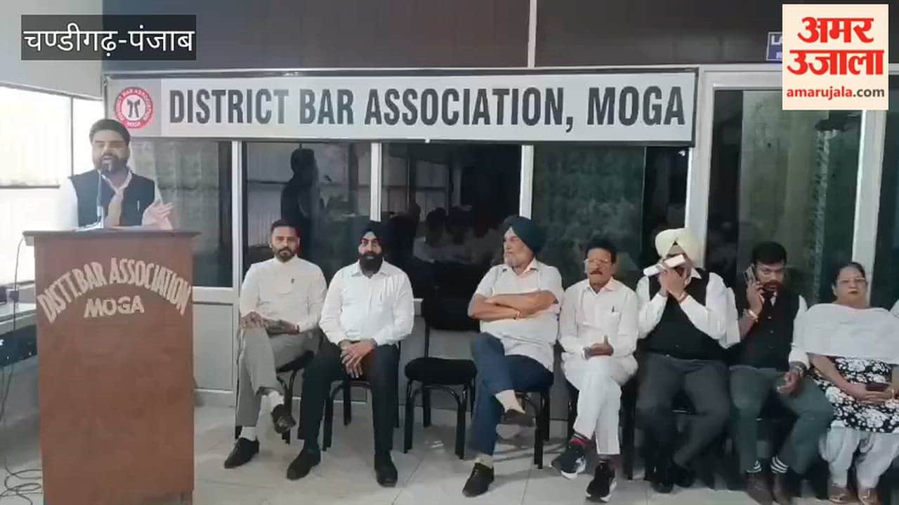 Gyan Singh Mangu, State President of the Legal Wing, held a meeting with lawyers from the Moga Bar Association.