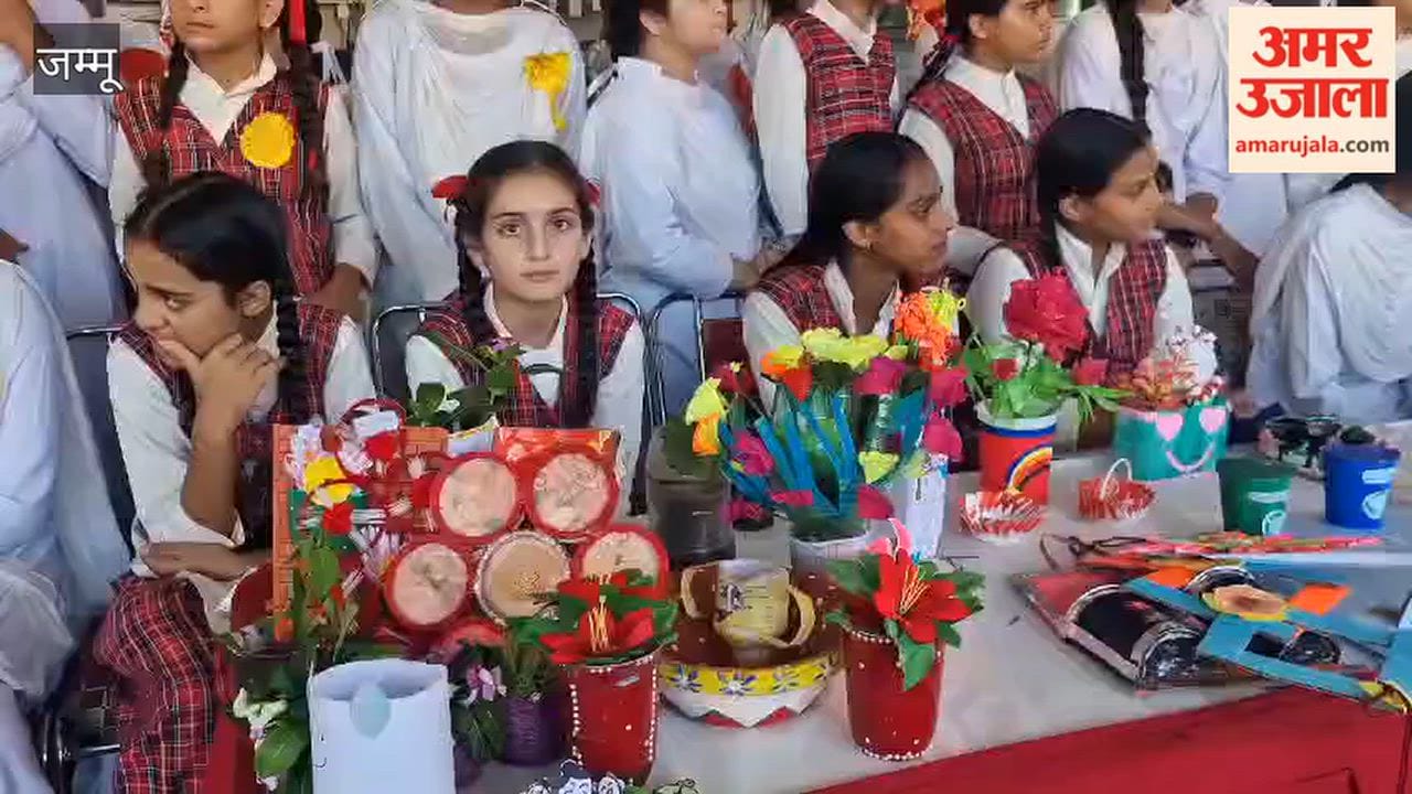 The Municipal Council of Reasi organized a 'Waste-to-Art' exhibition at the shopping complex located at the bus stand.