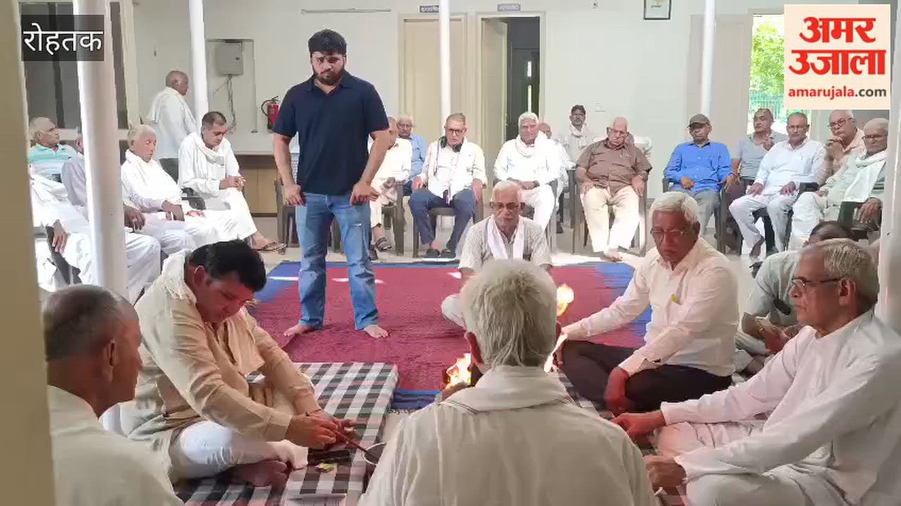 Senior citizens in Rohtak offered prayers for well-being by performing Havan at club