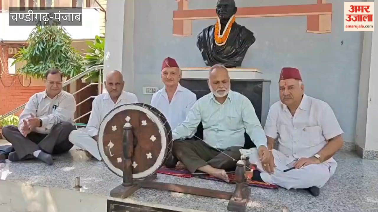 Paid tribute to Mahatma Gandhi by spinning the charkha in Chandigarh