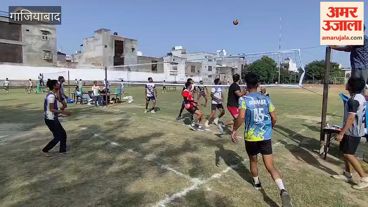 गाजियाबाद: में जिला वॉलीबॉल संघ की प्रतियोगिता, खिलाड़ी ले रहे भाग