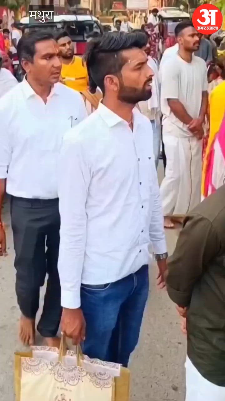 VIDEO: संत प्रेमानंद की दीक्षा अनिश्चितकाल के लिए स्थगित, आश्रम के बाहर लाउड स्पीकर से दी जा रही जानकारी