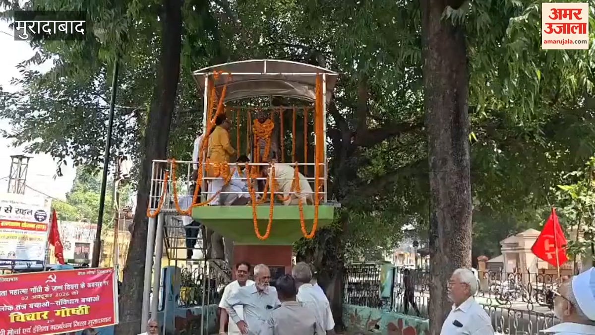कांग्रेस कार्यकर्ताओं ने गांधी प्रतिमा पर किया माल्यार्पण