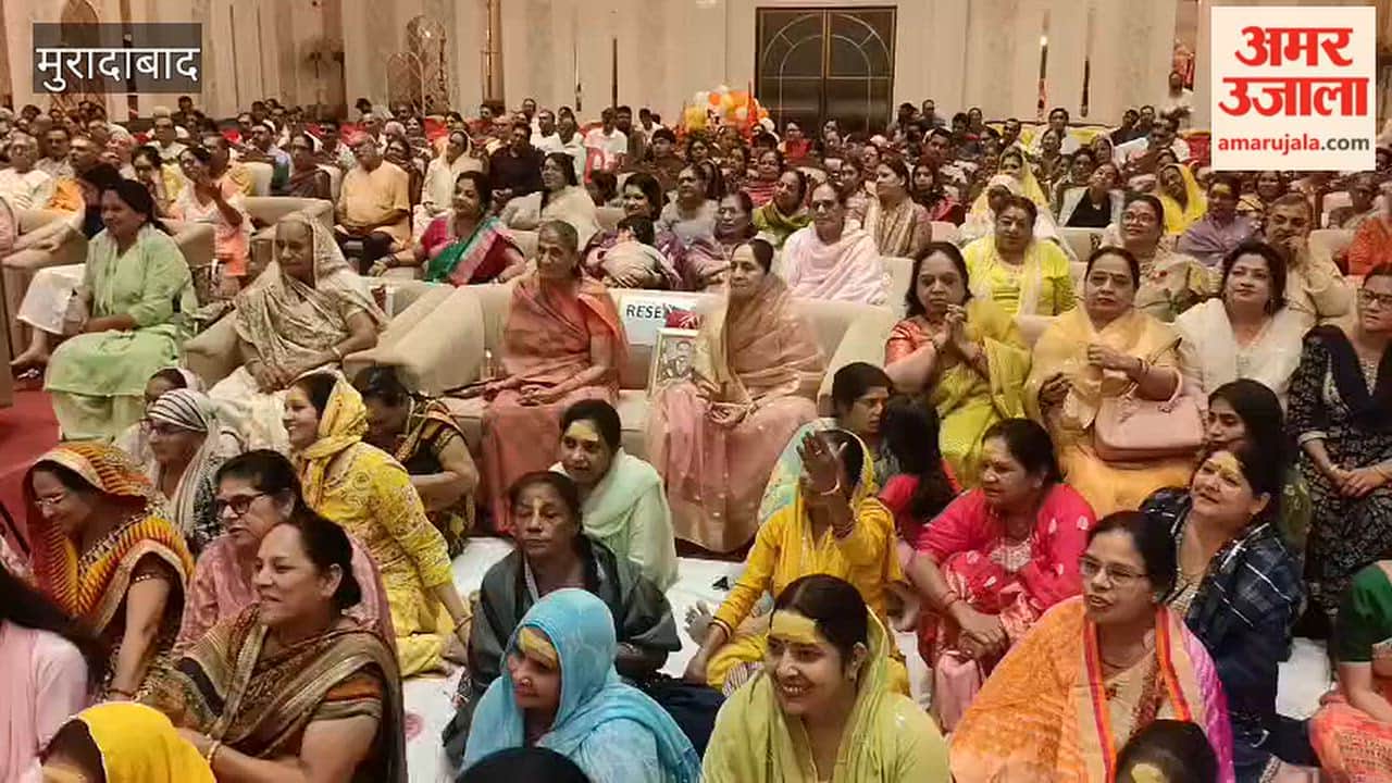 Devotees listening to the Bhagavata Katha