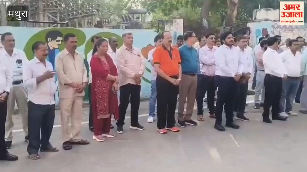 VIDEO: मथुरा जिला अस्पताल में मनाई गांधी-शास्त्री की जयंती