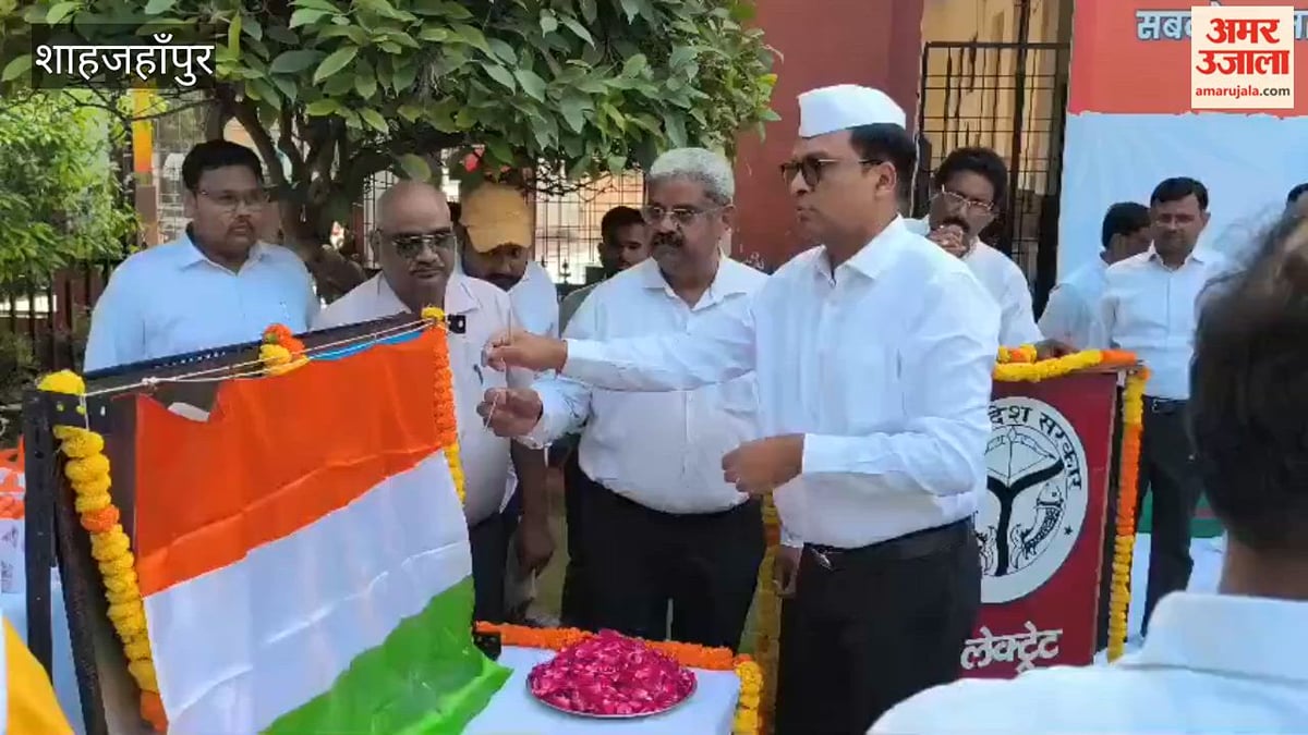 शाहजहांपुर: गांधी जयंती पर गूंजा रघुपति राघव राजाराम, छात्र-छात्राओं ने निकाली प्रभातफेरी