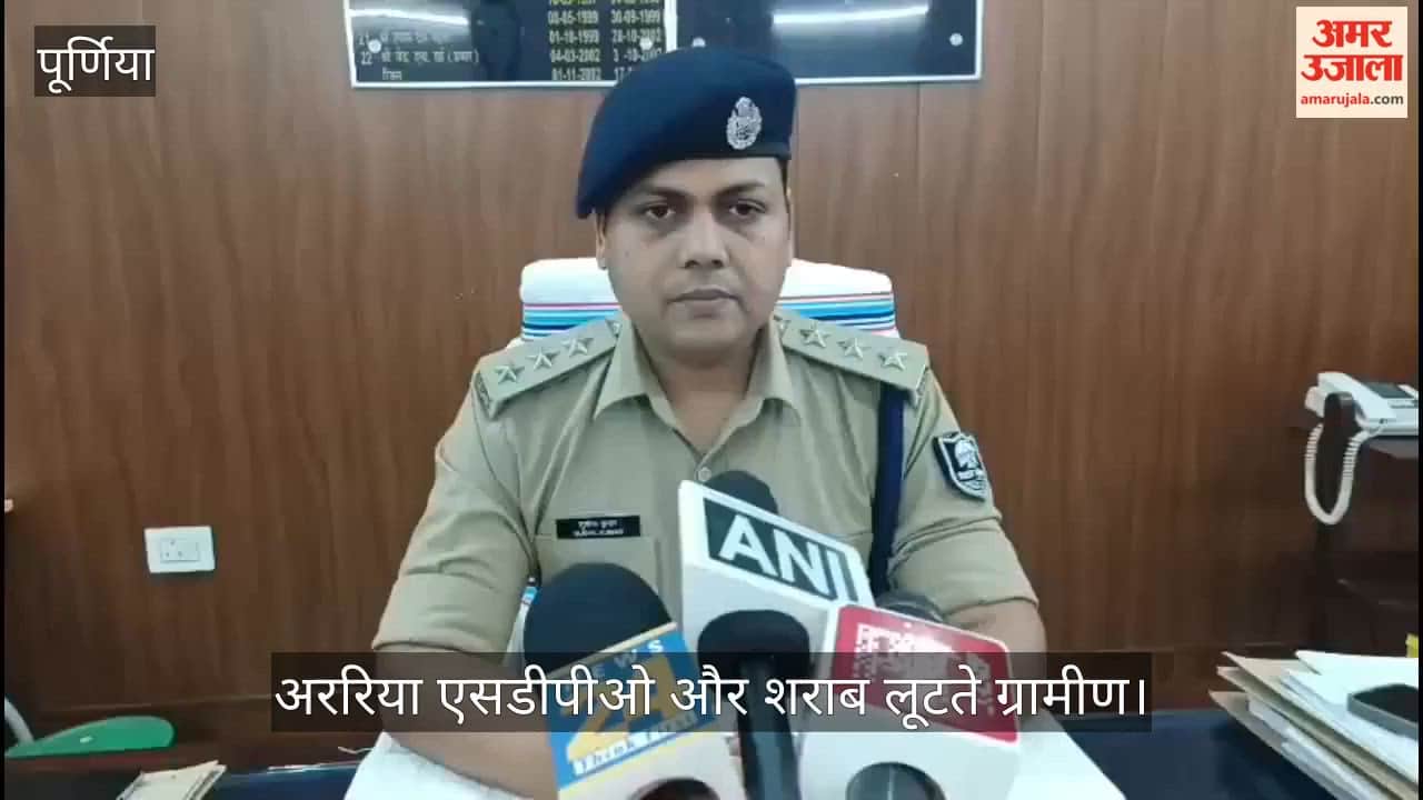 Liquor-Laden Mini Truck Crashes in Araria, Crowd Rushes to Loot Bottles Amid Bihar Prohibition
