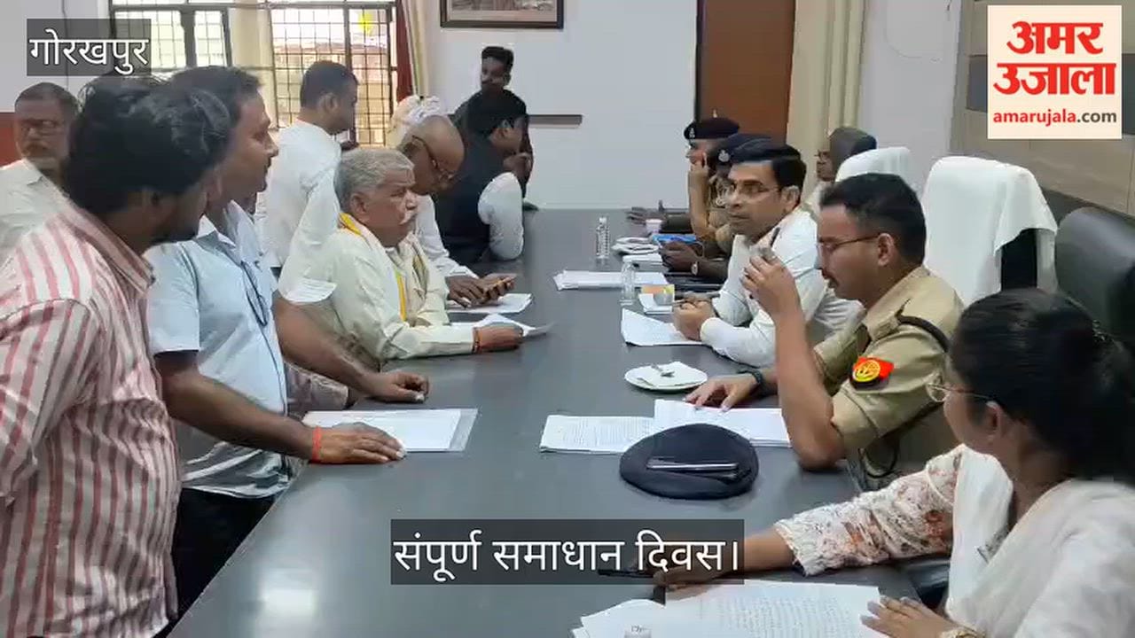 Complainants arrived at the 'Sampoorna Samadhan Diwas' (Comprehensive Grievance Redressal Day).