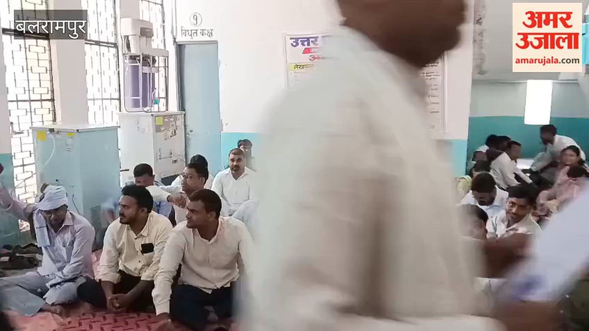 बलरामपुर में संपूर्ण समाधान दिवस का बहिष्कार कर लेखपालों ने जताया विरोध