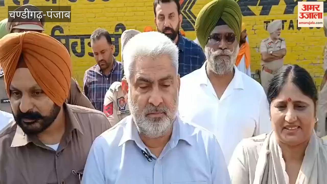 Food Minister Lal Chand arrived at the Tarn Taran grain market.