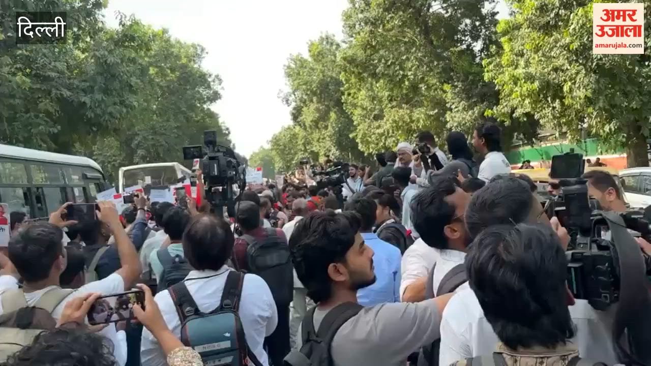 Protest march led by AISA started from Vitthal House