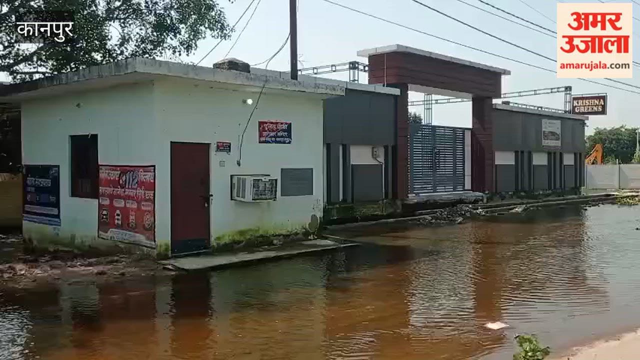 Waterlogging surrounds the Jageshwar Mandir police outpost in the Nawabganj police station area