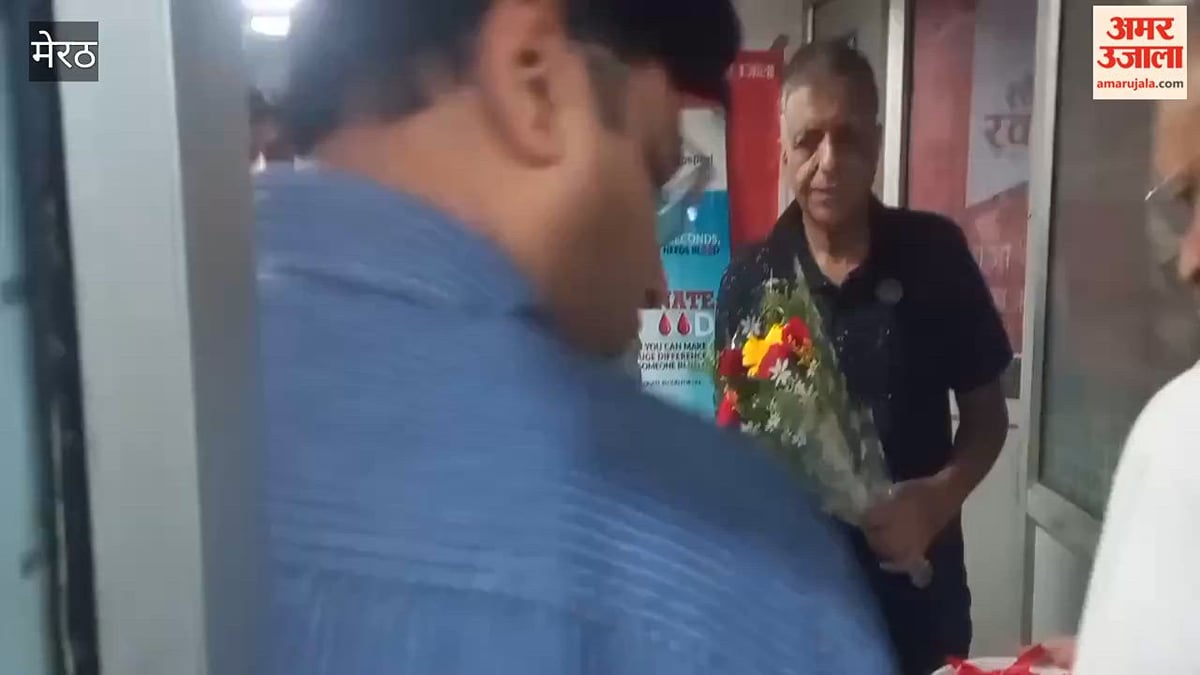 मेरठ: राष्ट्रीय रक्तदान दिवस पर अमर उजाला फाउंडेशन का रक्तदान शिविर, डॉ. राजीव अग्रवाल ने किया उद्घाटन