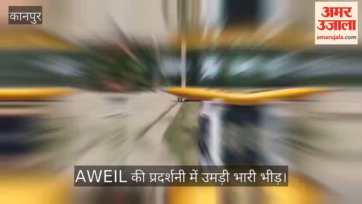 कानपुर में सारंग तोप व मशीन गन को छूकर देखा, छात्रों में हथियारों संग सेल्फी का क्रेज
