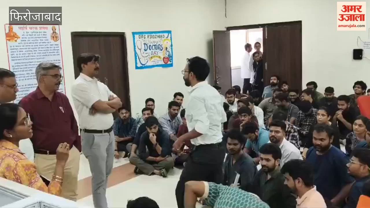 Doctors on strike at Firozabad Medical College