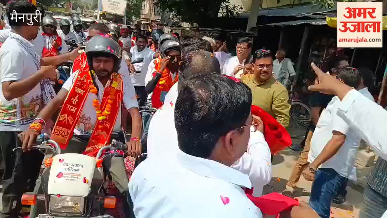 BJP workers welcomed Sankalp Yatra by showering flowers