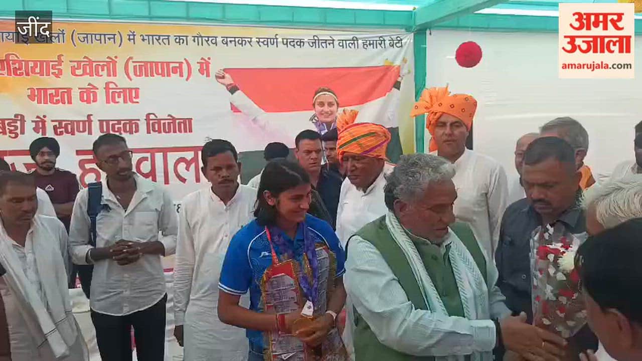 After winning gold at the Asian Games, Pooja Hathwala arrived in her village, where Minister Krishan Panwar honored her at a welcome ceremony.