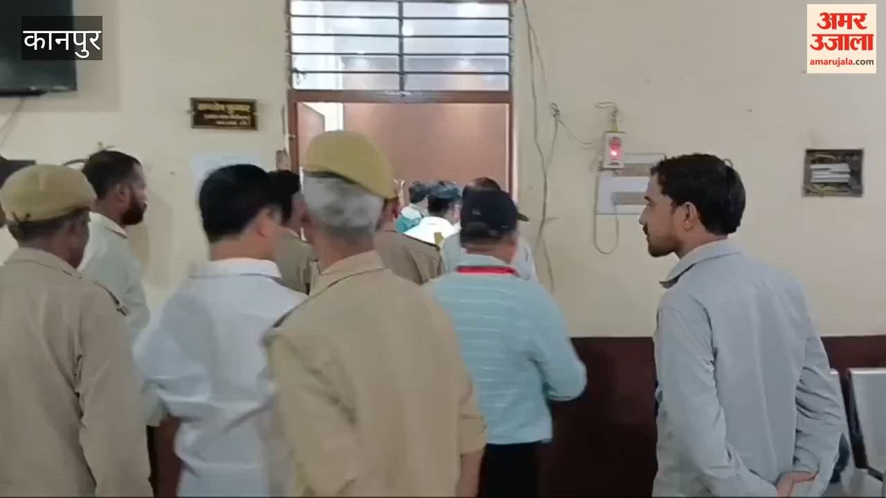 Officials at the RTO office inspected the clerical staff's section and questioned vehicle owners