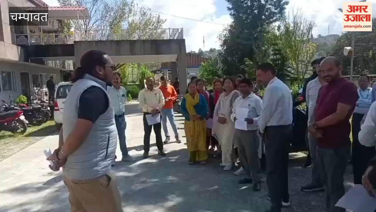 Employees protest demanding the restoration of the old pension scheme; copies of the NPS and UPS acts were burned.
