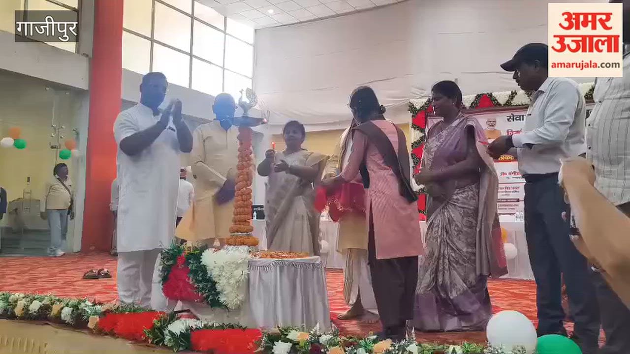 Program begins with garlanding of portrait of Saraswati
