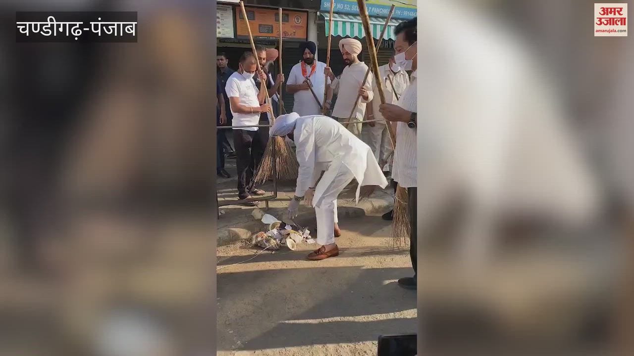On Gandhi Jayanti, Punjab BJP President Kewal Singh Dhillon conducted a cleanliness drive along with party workers.