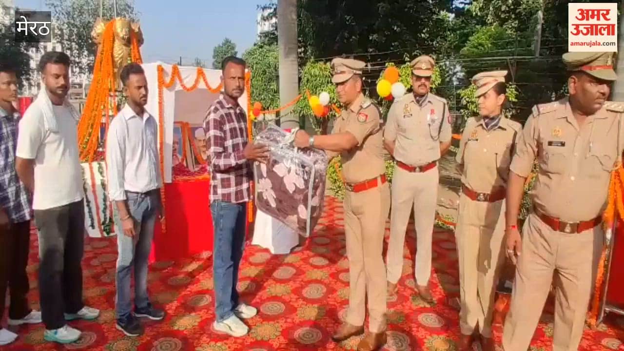 Meerut: Gandhi Jayanti Observed at Police Lines in Meerut, Blankets Distributed to Police Personnel