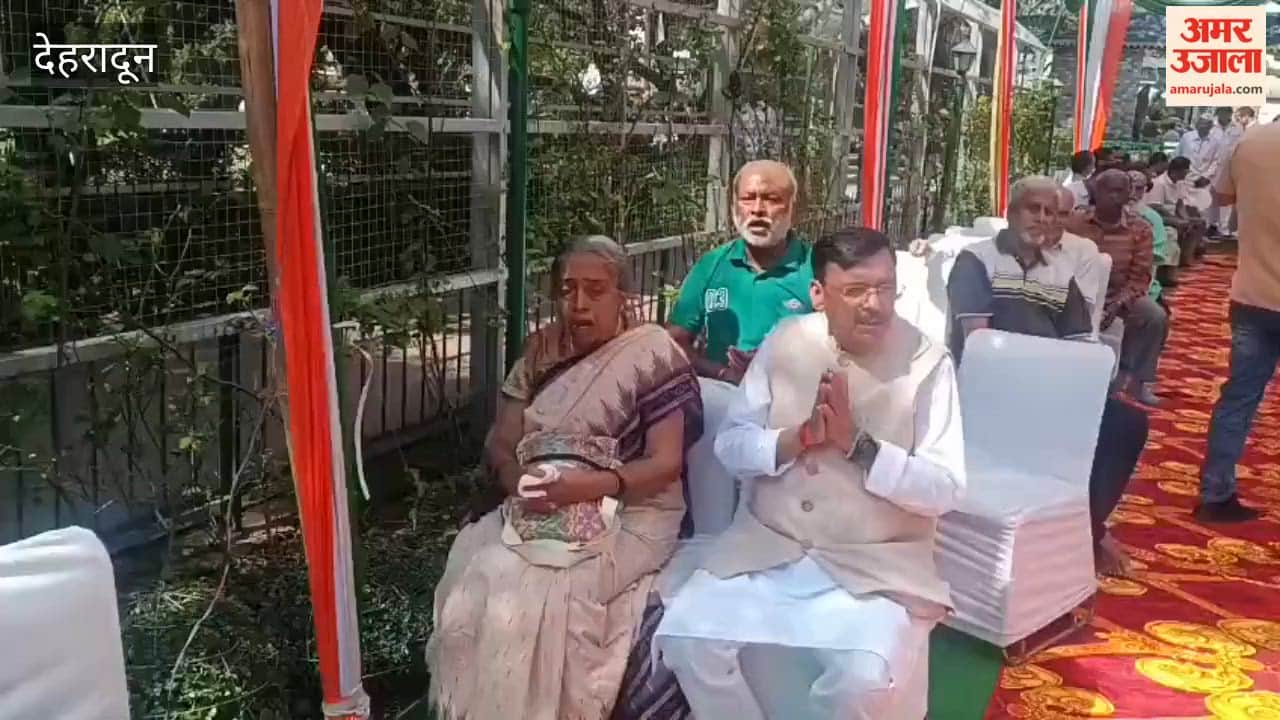 Gandhi Jayanti Mahatma Gandhi honored; paid tribute by garlanding his statue Dehradun news