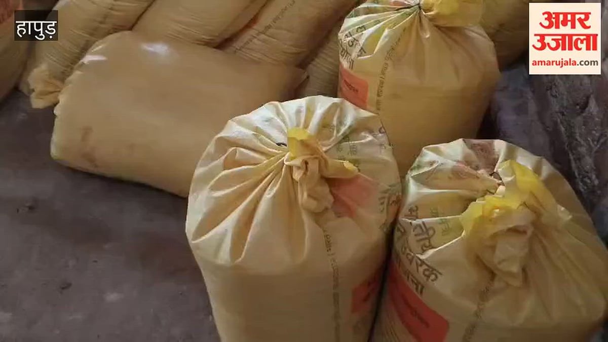 फैक्टरी में मिला 190 यूरिया बैग का जखीरा