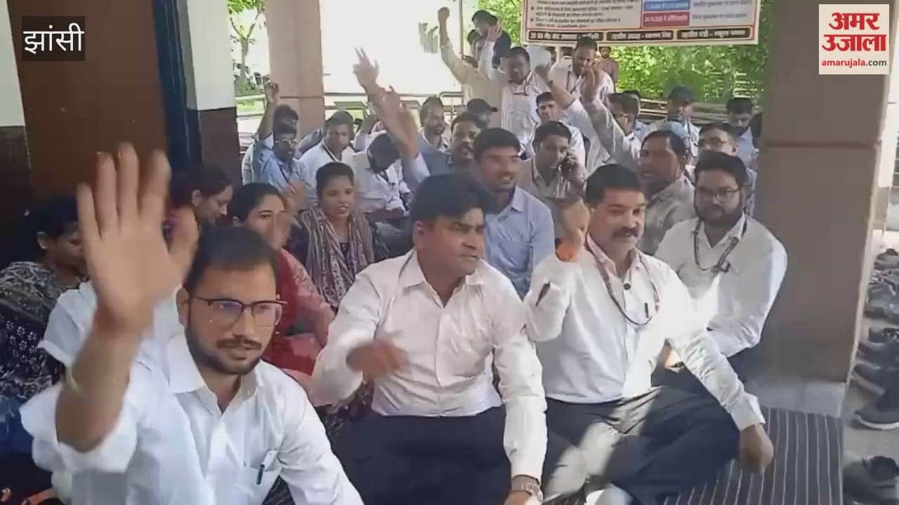 Lekhpal Association stages protest at the new Tehsil over demands.