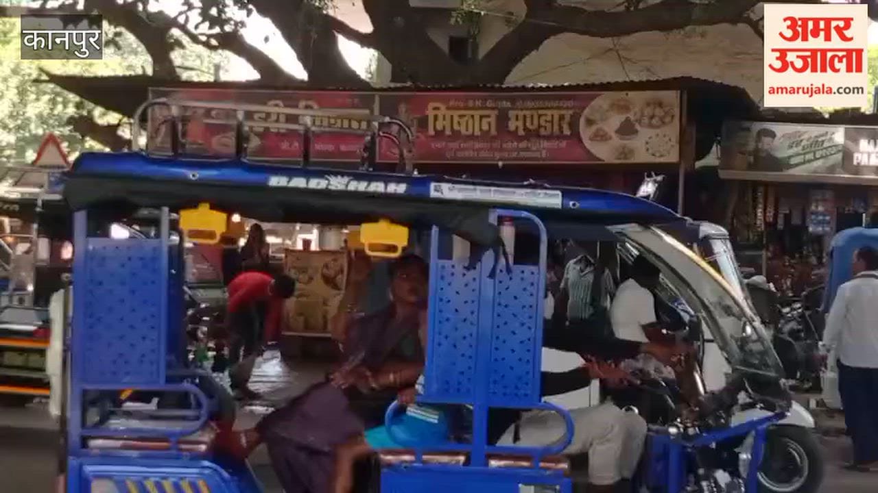 Kanpur: Mandhana Intersection Overrun by E-rickshaws and Pushcart Vendors