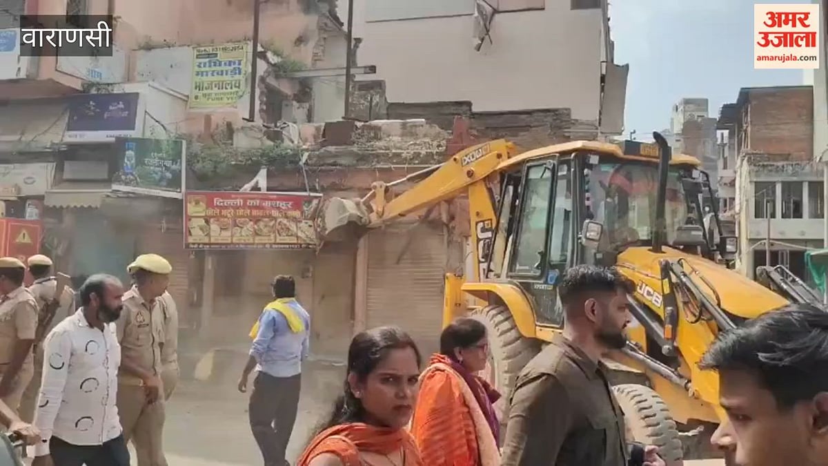 चौक थाने के बगल में दालमंडी चौड़ीकरण के लिए फिर चला बुलडोजर, VIDEO