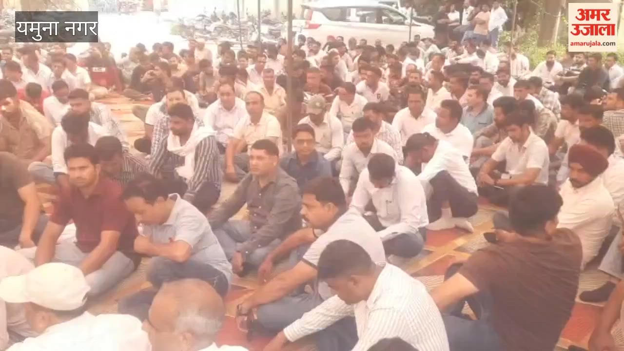 Electricity employees staged a protest over the allegation of a Junior Engineer (JE) being held in custody for 48 hours.