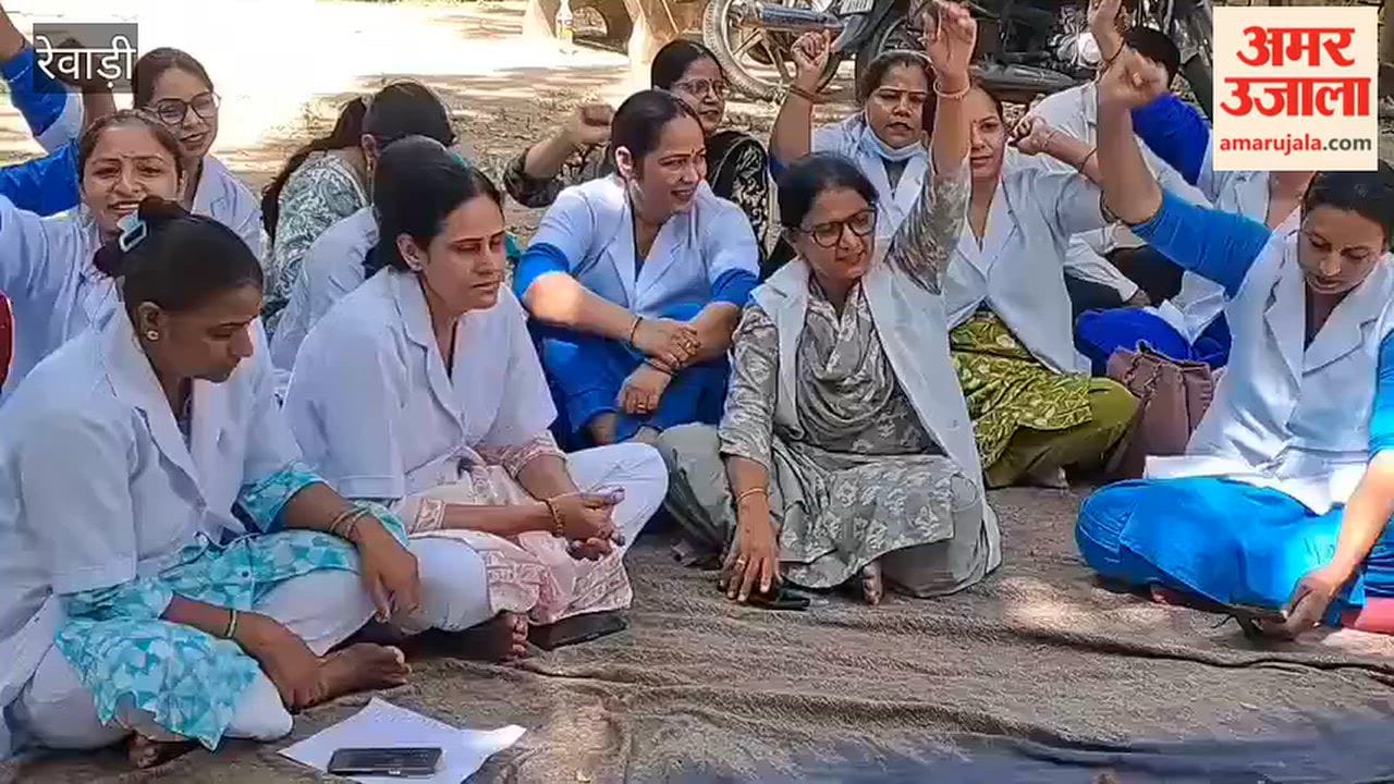Nursing staff stage a protest against the online transfer policy; warn they will not perform duties in uniform if demands are not met by October 10.