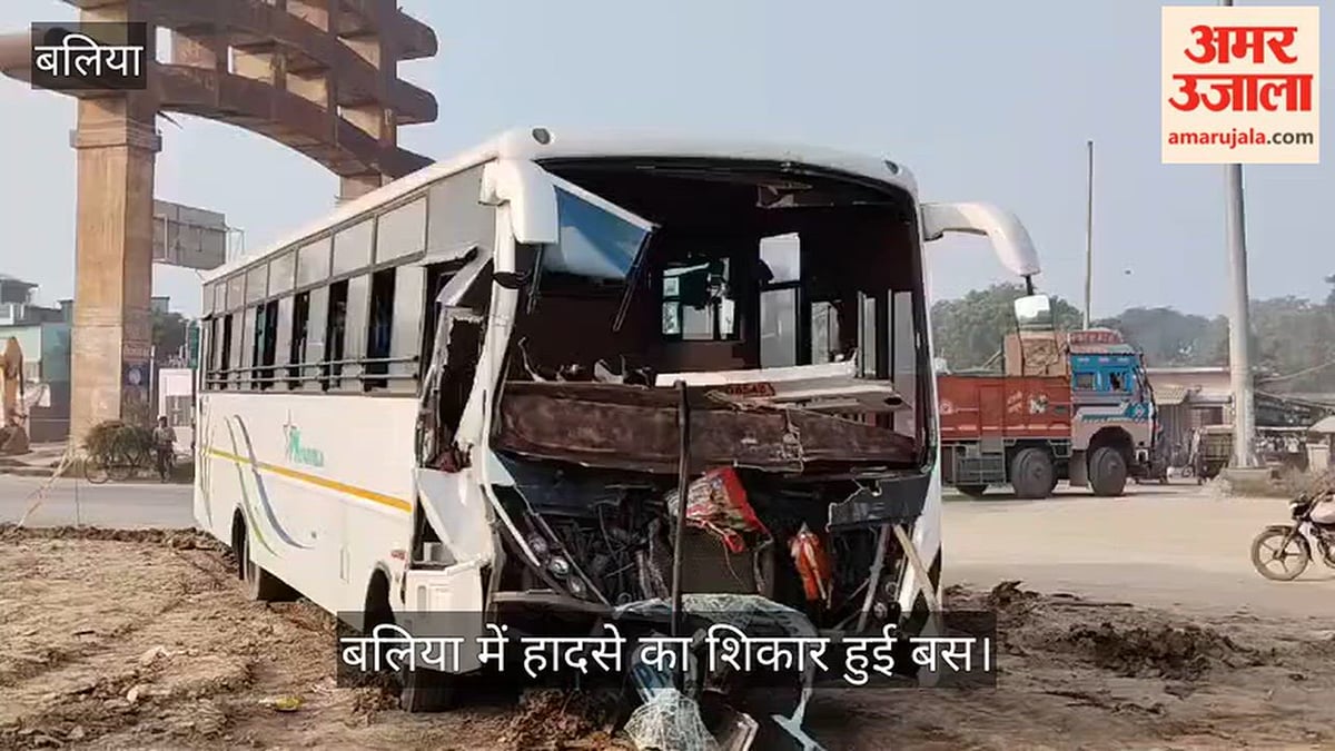 22 यात्रियों से भरी बस हुई हादसे का शिकार, ट्रक से टकराई; सभी यात्री घायल