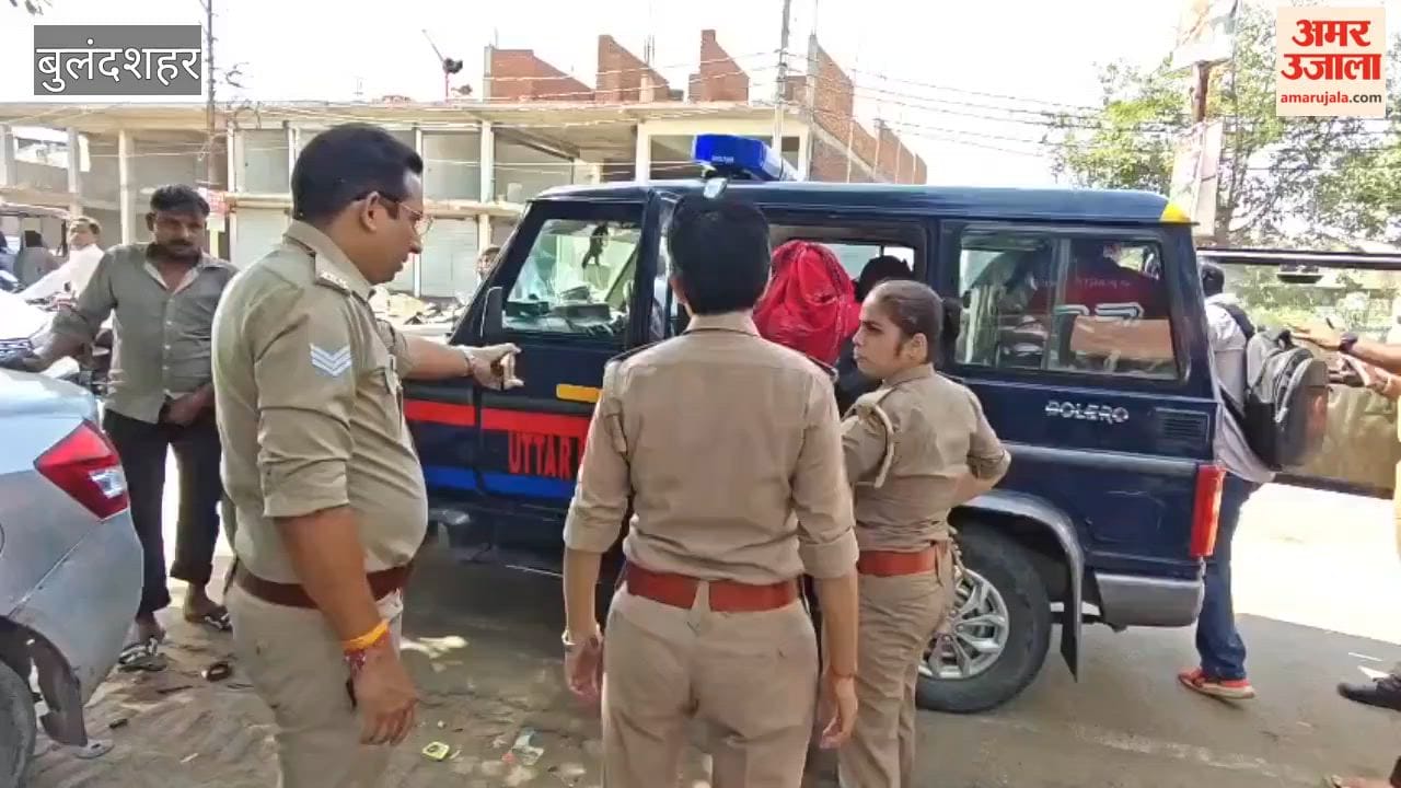 Police raided hotel in Khurja and caught three couples
