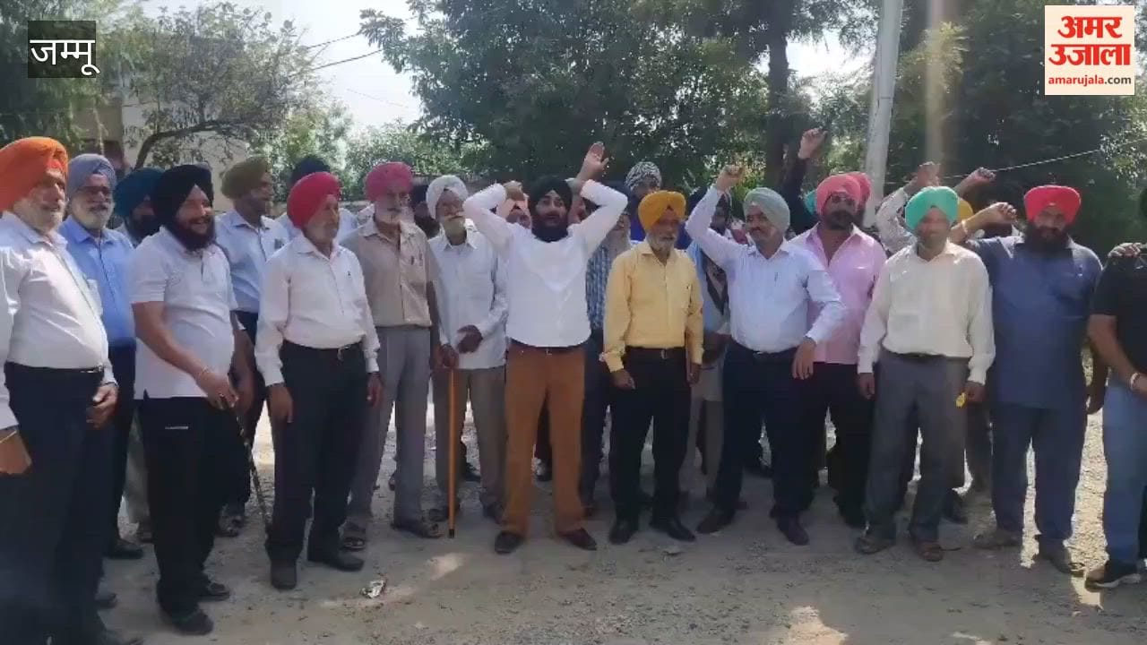 Members of the Sikh community from various rural areas of Nowshera expressed their protest against the discontinuation of the Punjabi language in schools across the Union Territory of Jammu and Kashmir.