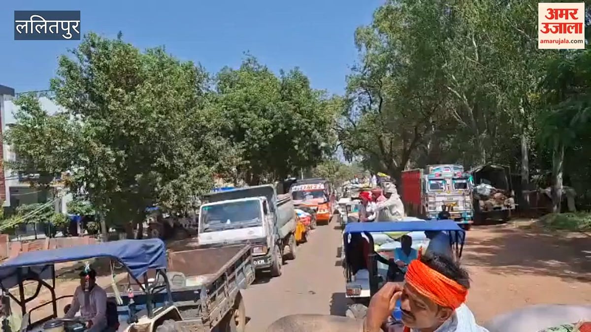 नवीन गल्ला मंडी के पास किसानों के वाहनों से लगा लंबा जाम