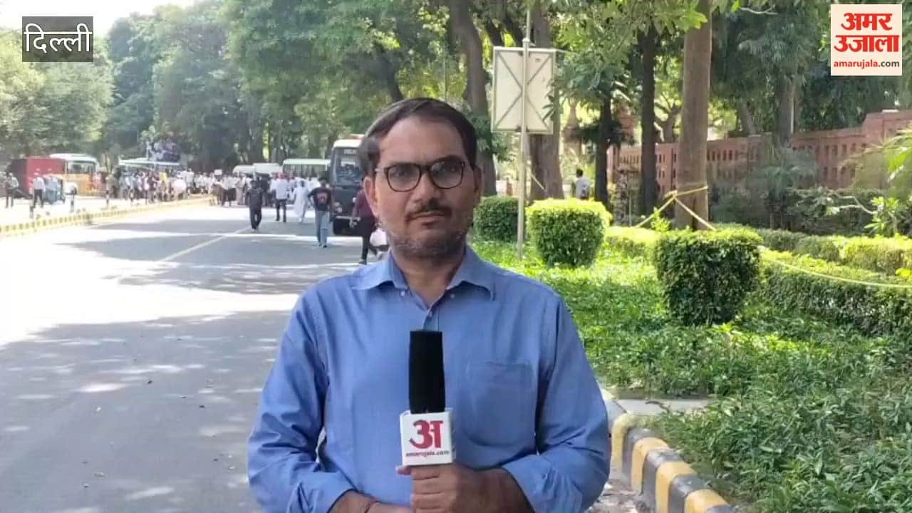 Delhi Police stopped the opposition's march near Akashvani Bhavan