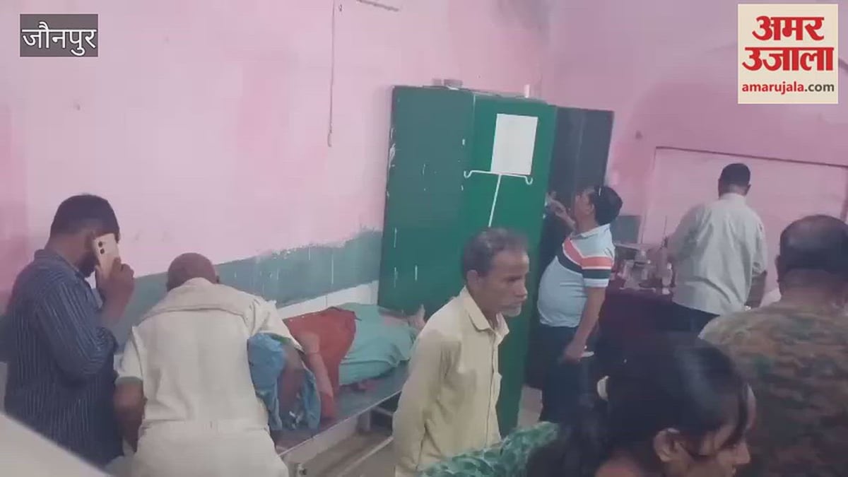 जौनपुर: खानपुर चौरवां के पास सड़क पर गिरे पेड़ से टकराई बाइक, महिला समेत तीन घायल; जिला अस्पताल में चल रहा इलाज