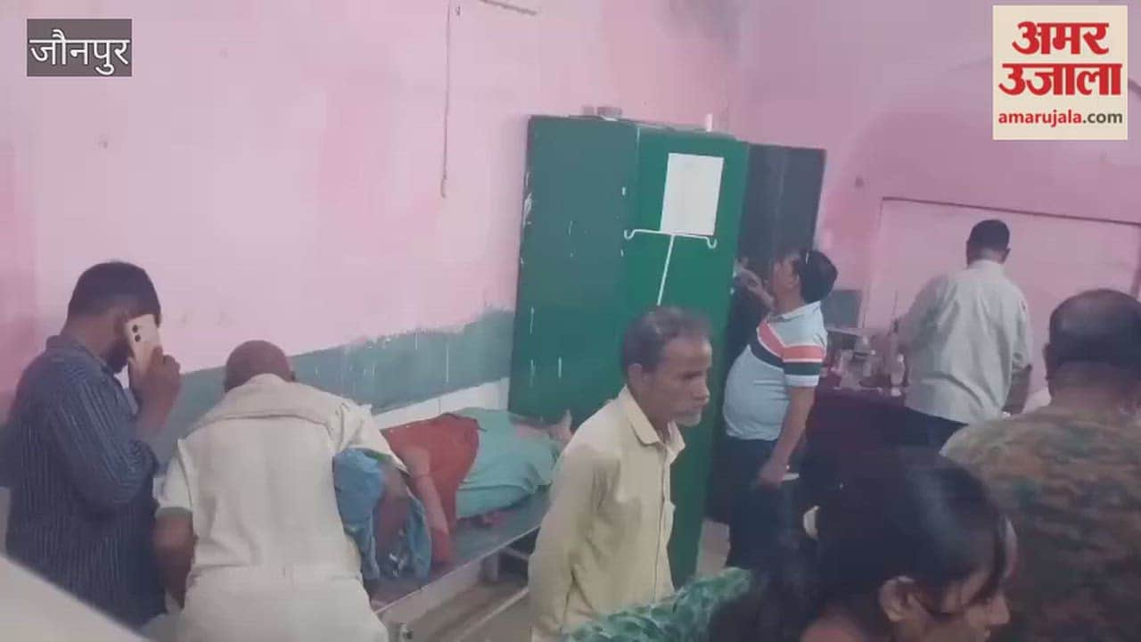 Jaunpur: Bike collides with a tree fallen on the road near Khanpur Chaurwan; three people,injured; undergoing treatment at the district hospital