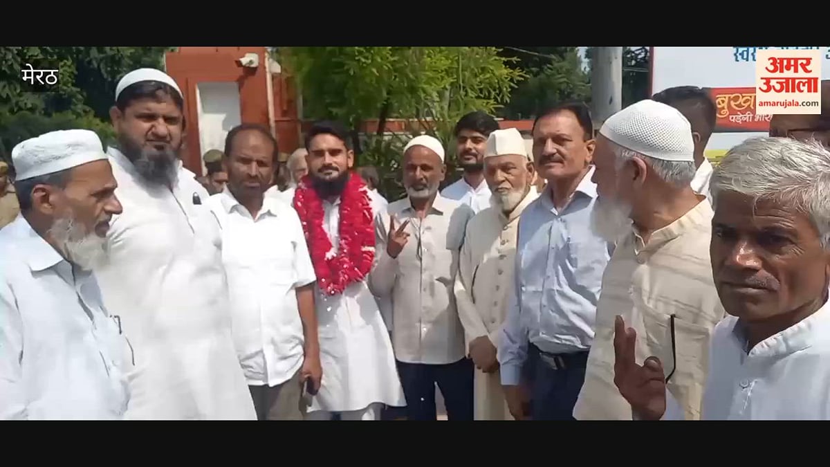 मेरठ: कांग्रेस कार्यकर्ता मोहम्मद अकरम रज़ा ने स्नातक एमएलसी सीट से निर्दलीय नामांकन किया