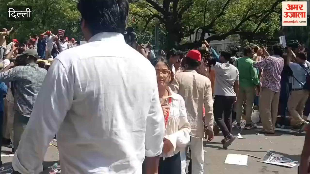 INDIA bloc's massive protest against Gyanesh Kumar in Delhi